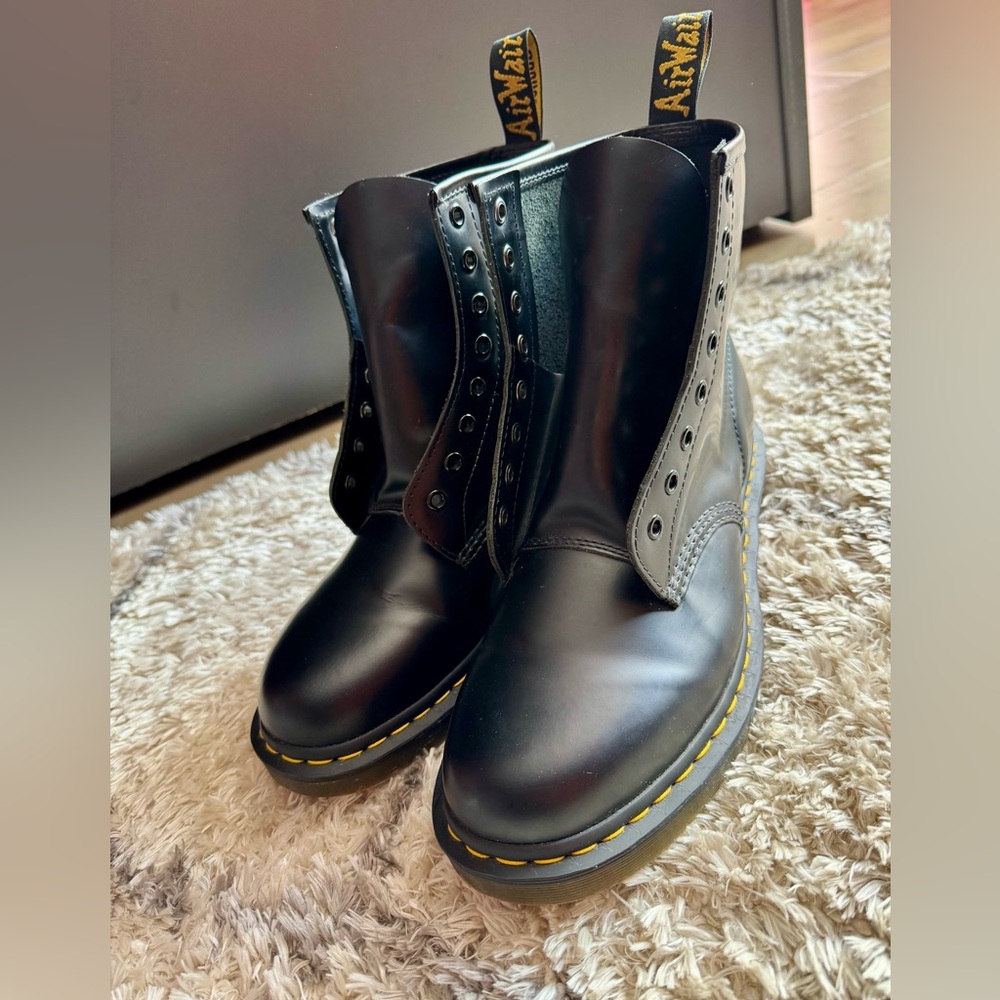 Dr. Martens Ladies 11, Men’s 10!